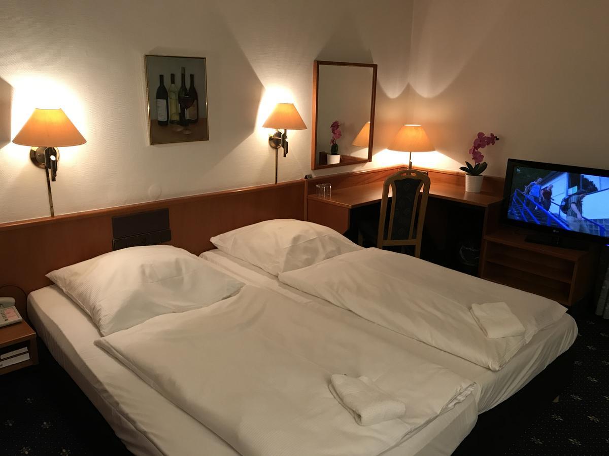 Karaman Group Hotel Bad Nenndorf Bagian luar foto